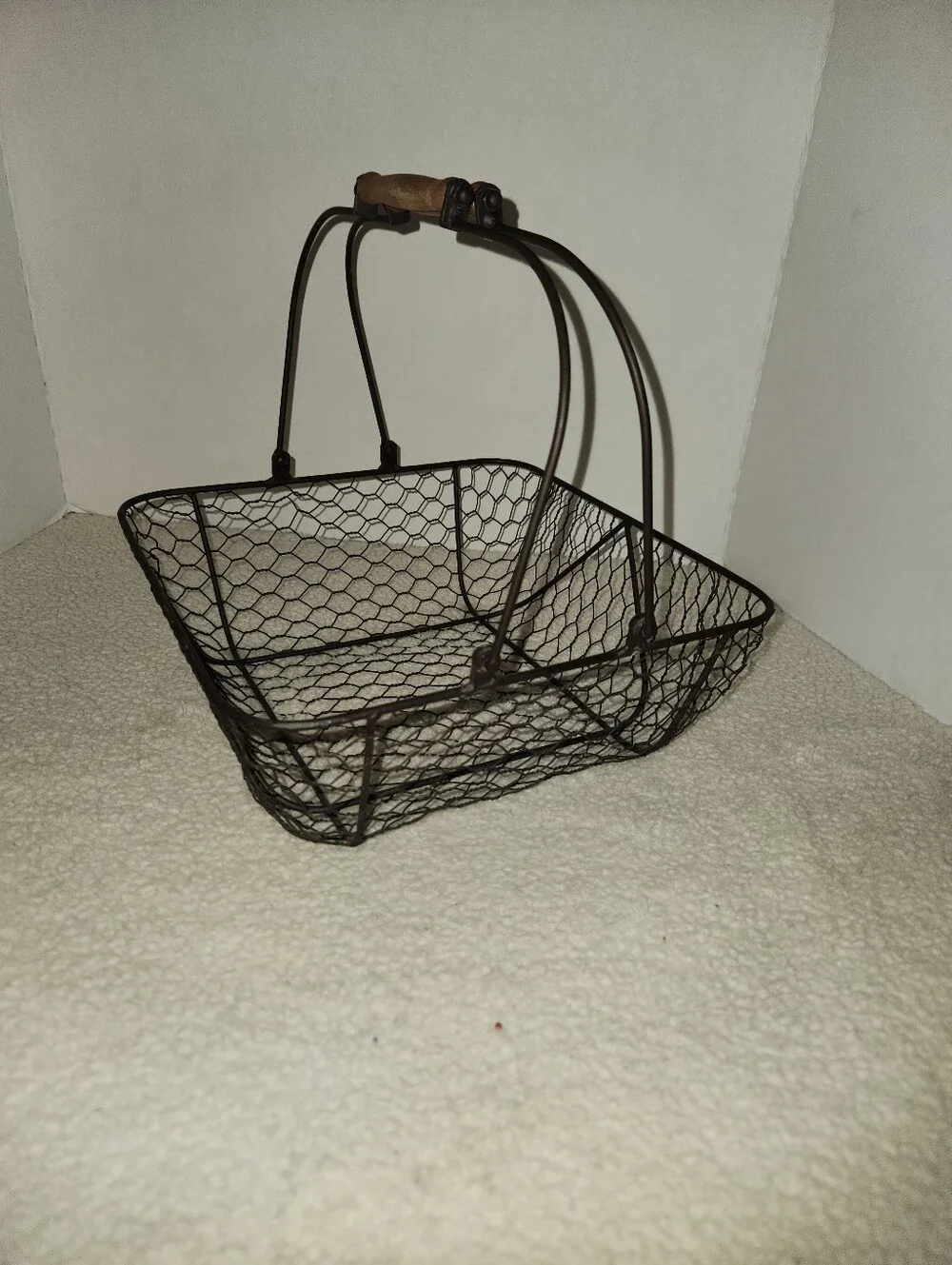 Wire Chicken-Coop Style Market Basket with Wooden Handle